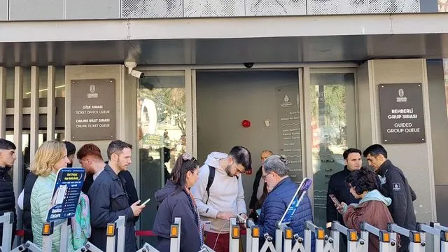 Yerebatan Sarnıcı Türk ziyaretçilere 1 TL oldu; yoğunluk oluştu