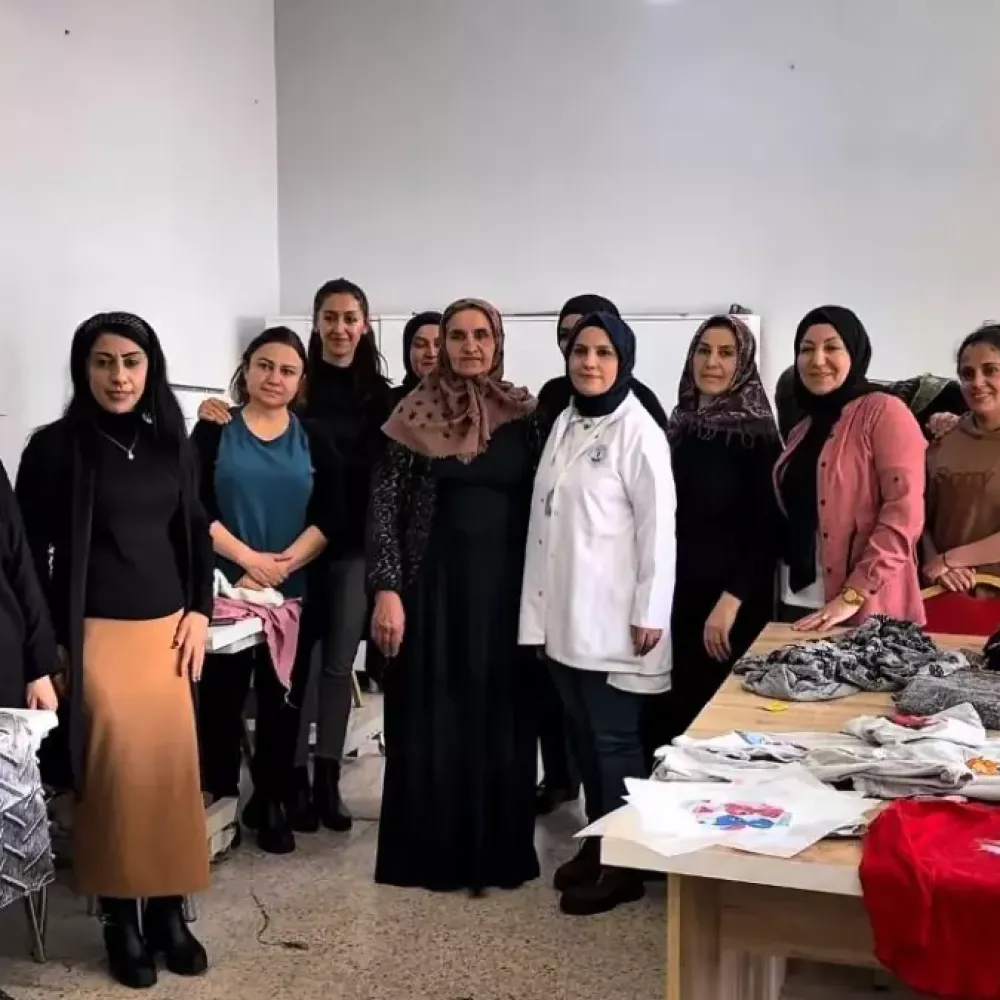 Yüksekova'da kadınlar dikiş-nakış kursuyla hem meslek ediniyor hem sosyalleşiyor
